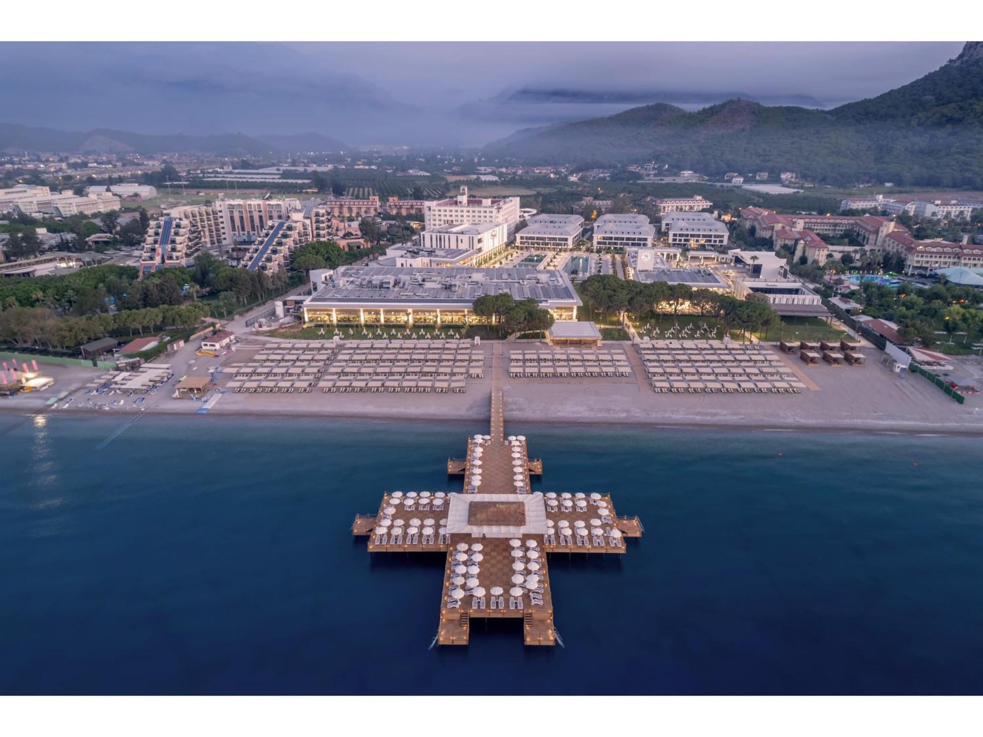 Отель Swandor & -